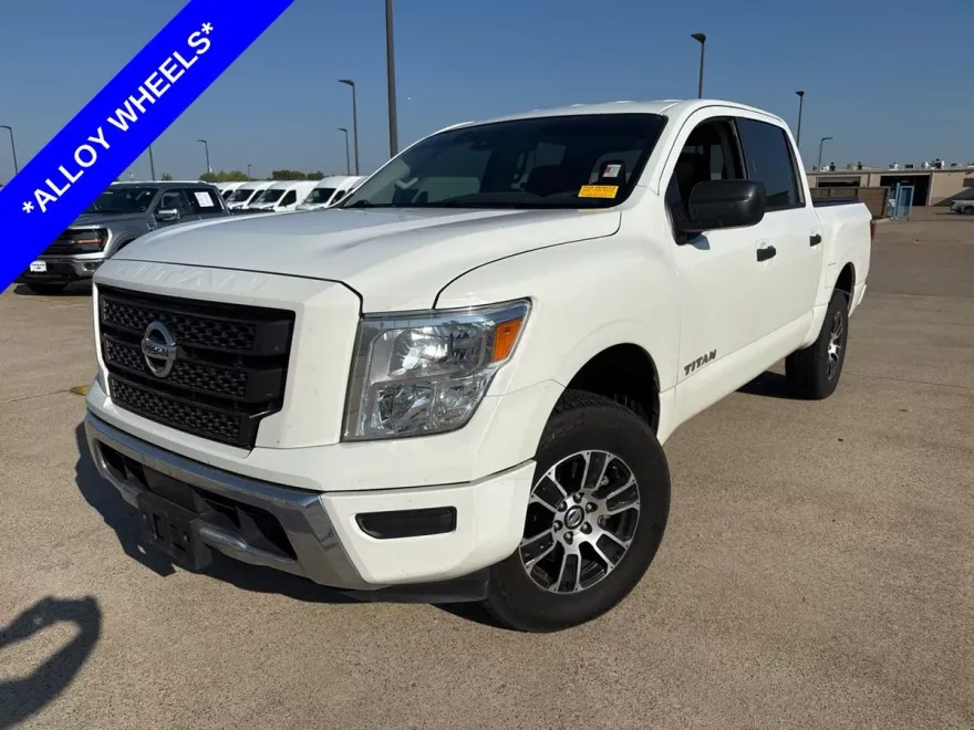 2022 Nissan Titan SV photo 1