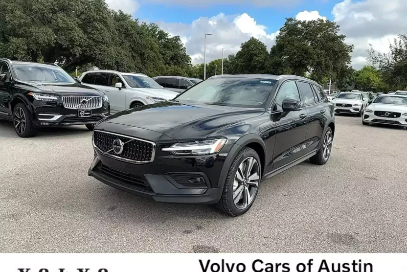 2025 Volvo V60 Cross Country Plus B5 AWD photo 1