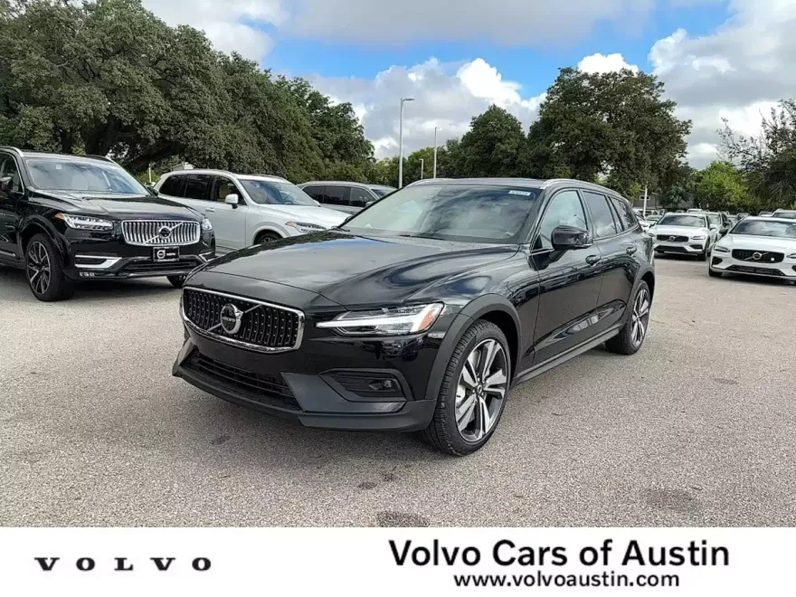 2025 Volvo V60 Cross Country Plus B5 AWD photo 1