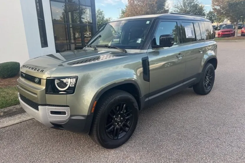 2022 Land Rover Defender S photo 1