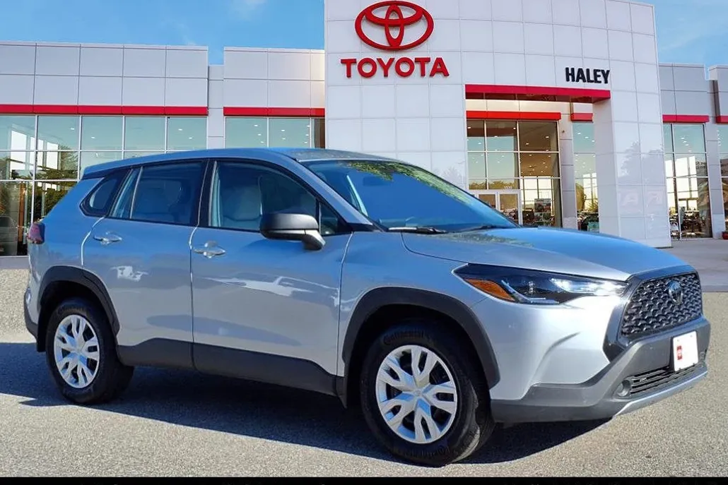 2025 Toyota Corolla Cross L photo 1