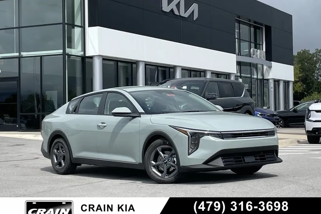 2025 Kia K4 LXS photo 1