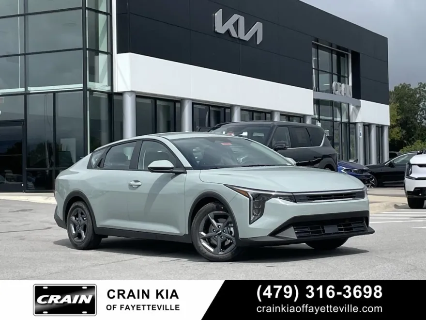 2025 Kia K4 LXS photo 1