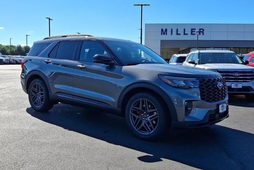 2025 Ford Explorer ST photo 1