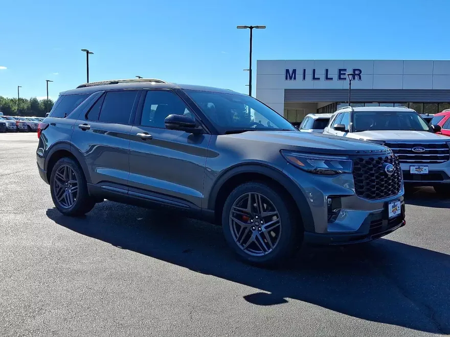 2025 Ford Explorer ST photo 1