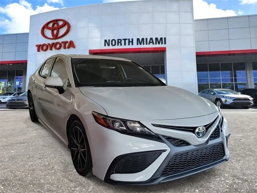 2024 Toyota Camry SE photo 1