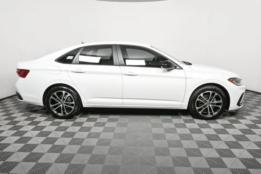 2025 Volkswagen Jetta 1.5T Sport photo 1