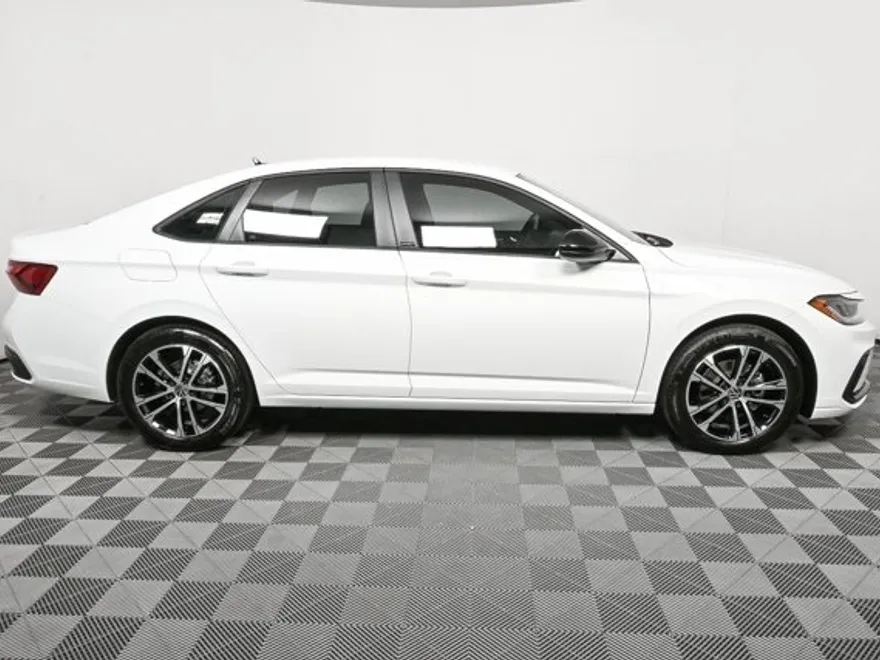 2025 Volkswagen Jetta 1.5T Sport photo 1
