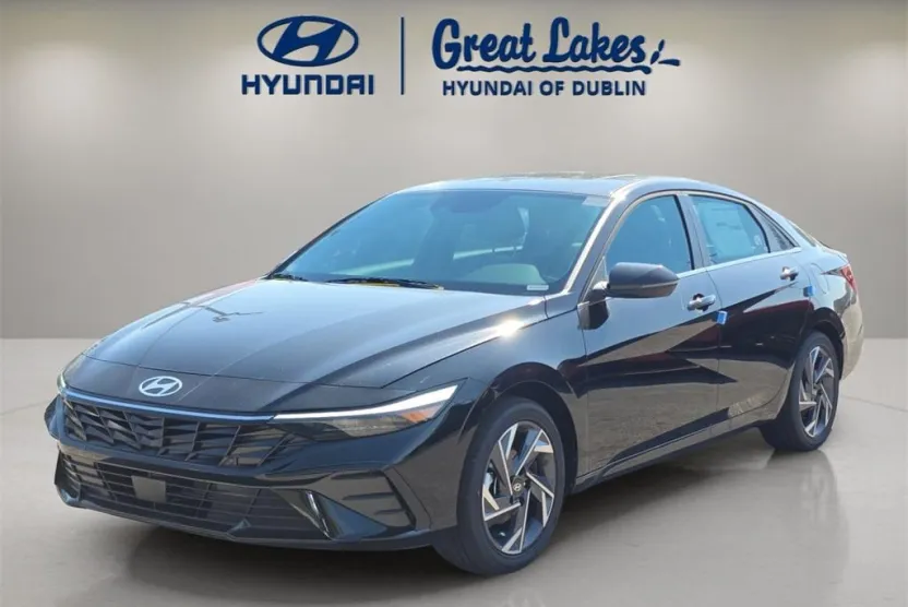 2025 Hyundai Elantra Limited photo 1