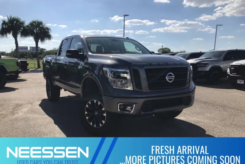 2019 Nissan Titan PRO-4X photo 1
