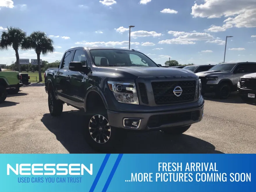 2019 Nissan Titan PRO-4X photo 1