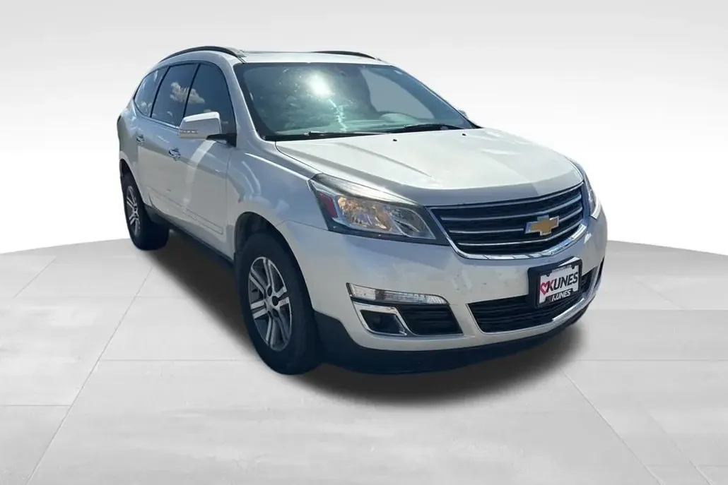 2015 Chevrolet Traverse 2LT photo 1
