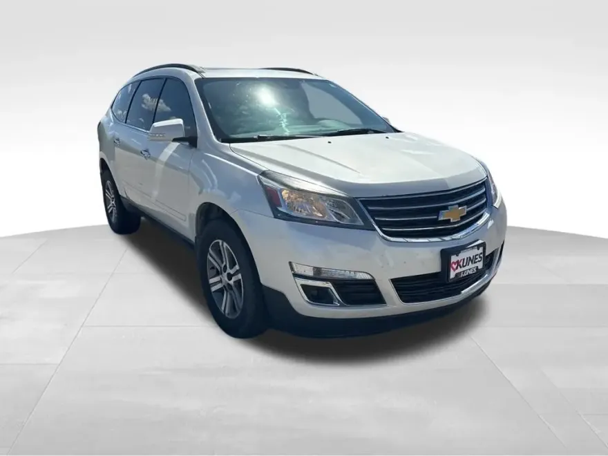 2015 Chevrolet Traverse 2LT photo 1