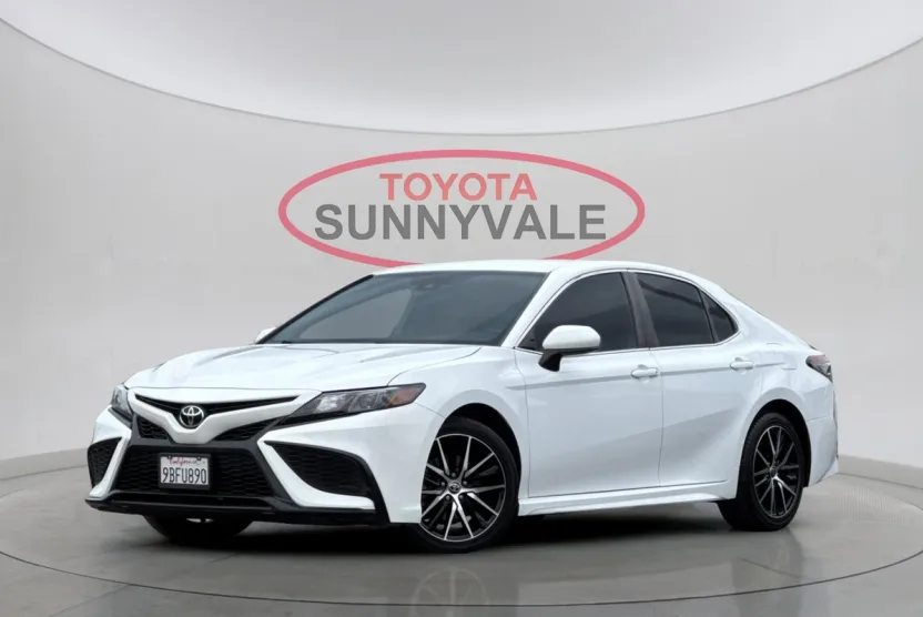2021 Toyota Camry SE photo 1