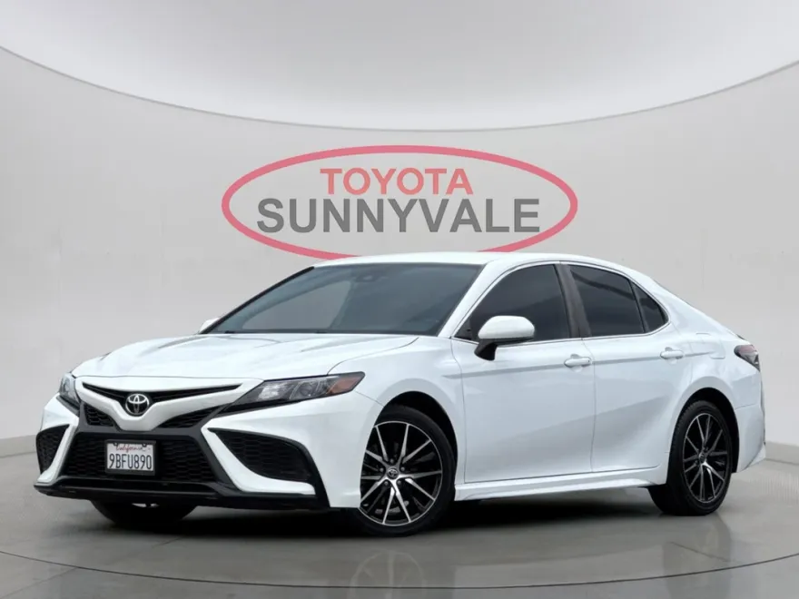 2021 Toyota Camry SE photo 1