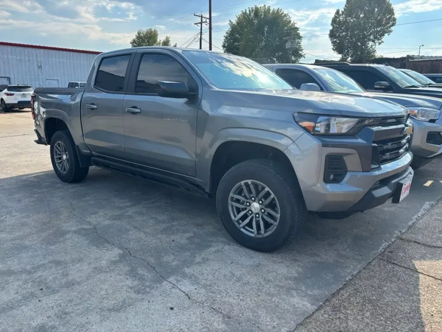 2023 Chevrolet Colorado LT photo 1