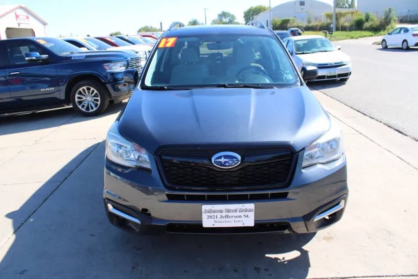 2017 Subaru Forester 2.5i Premium photo 1