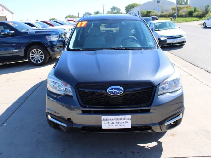 2017 Subaru Forester 2.5i Premium photo 1