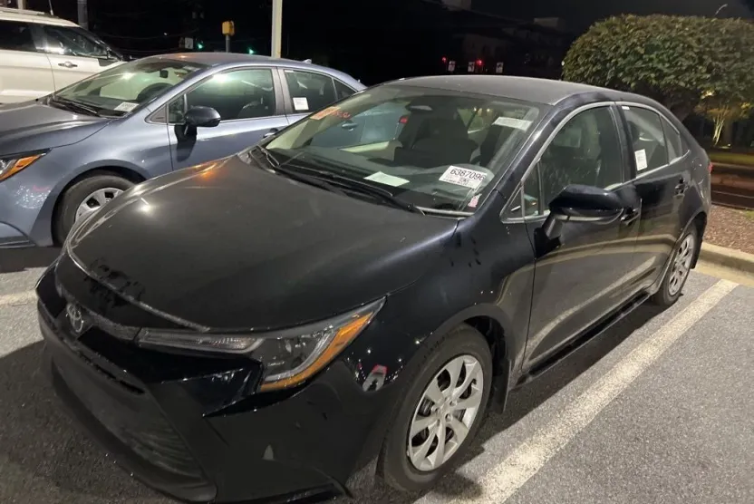 2025 Toyota Corolla LE photo 1