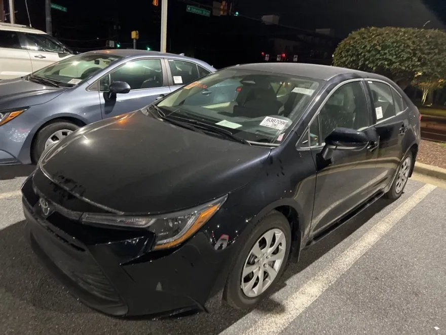 2025 Toyota Corolla LE photo 1