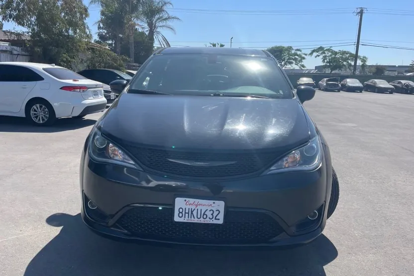 2018 Chrysler Pacifica Touring Plus photo 1