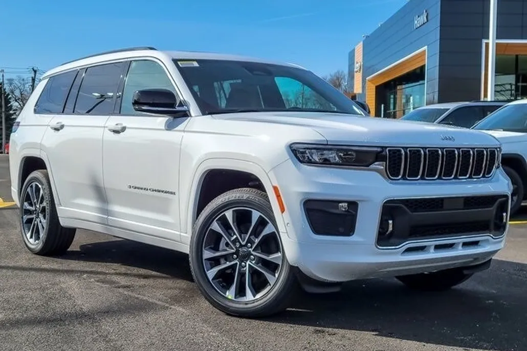 2025 Jeep Grand Cherokee Overland photo 1