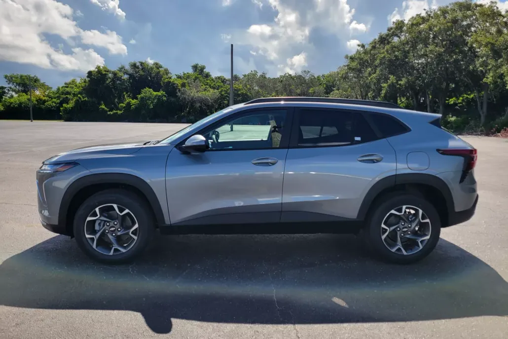 2025 Chevrolet Trax LT photo 1