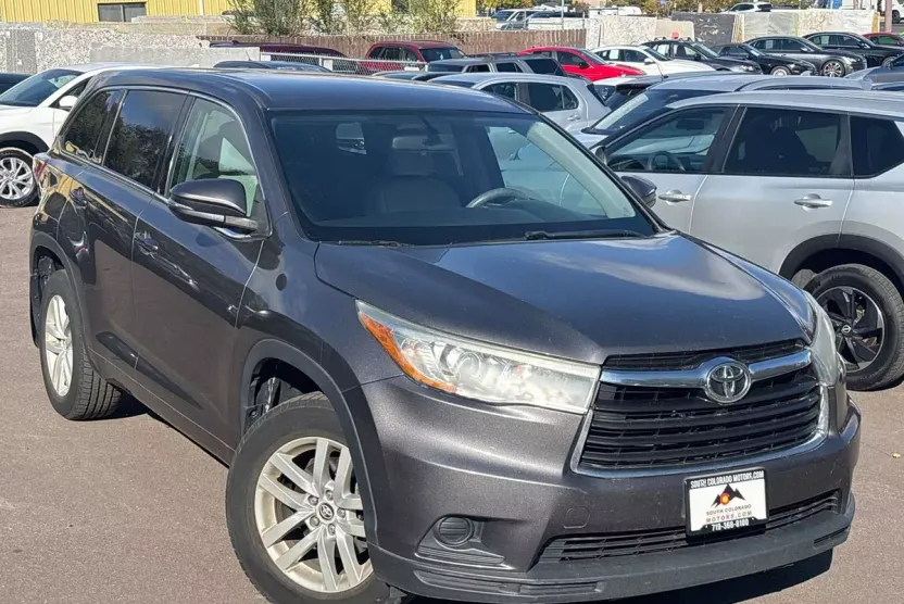2016 Toyota Highlander Base Hybrid photo 1