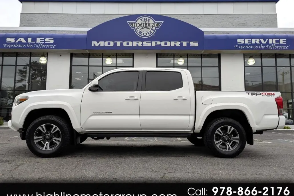 2017 Toyota Tacoma TRD Sport Access Cab 4x4 V6 photo 1