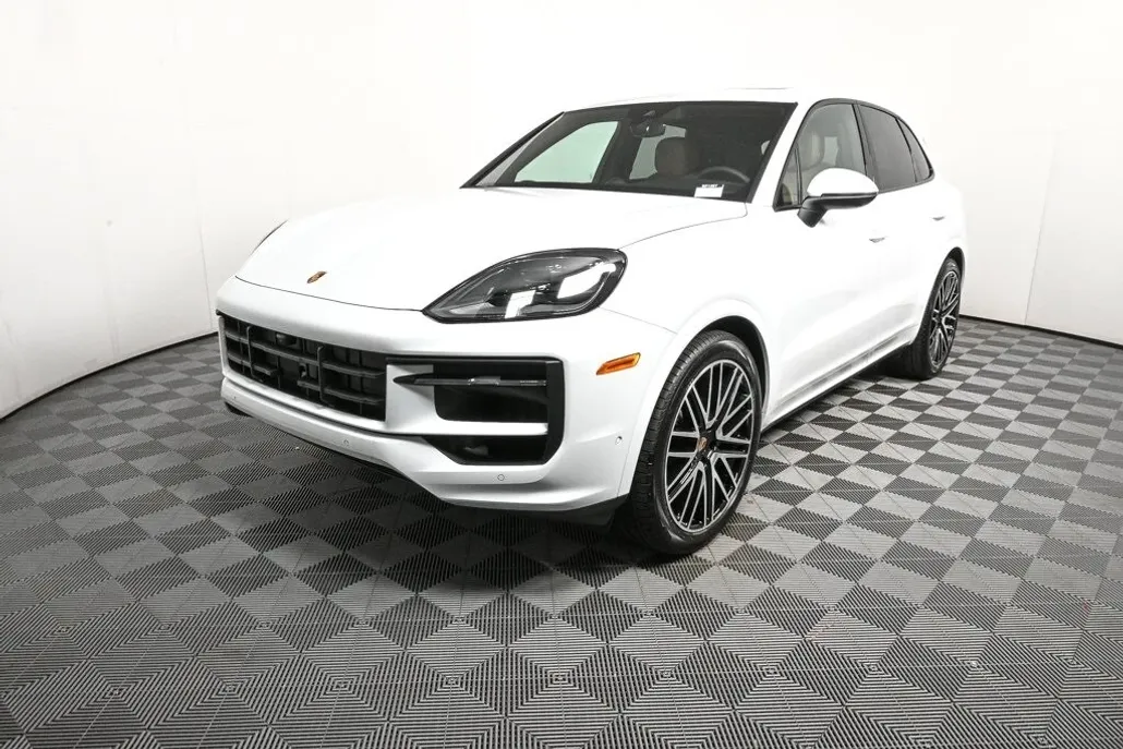 2025 Porsche Cayenne photo 1
