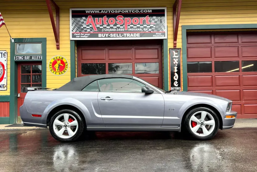 2006 Ford Mustang GT Premium Convertible photo 1