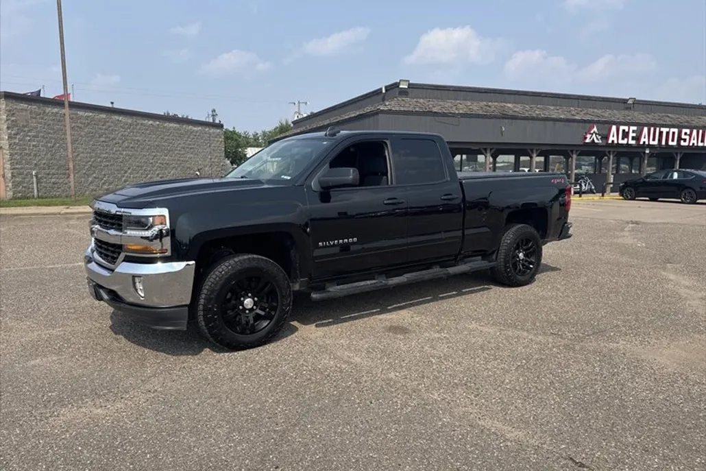 2018 Chevrolet Silverado 1500 LT photo 1