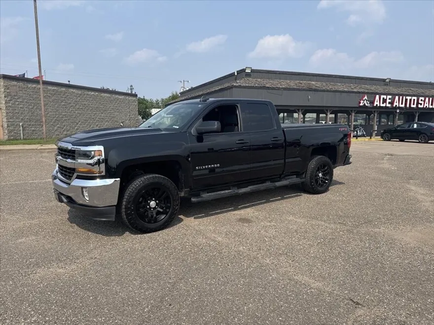 2018 Chevrolet Silverado 1500 LT photo 1