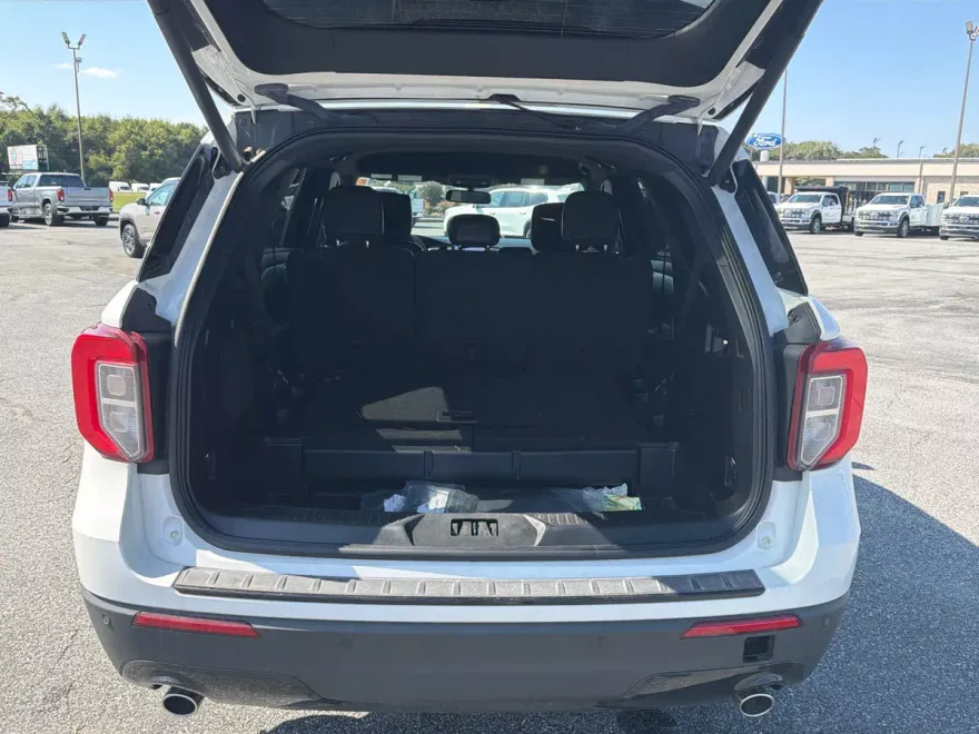 2023 Ford Explorer ST-Line photo 1