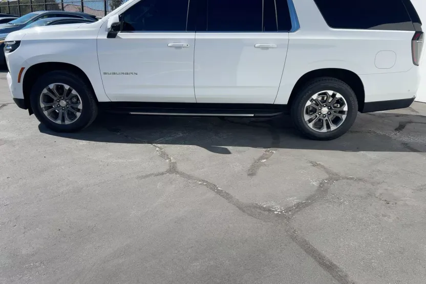 2025 Chevrolet Suburban LT photo 1