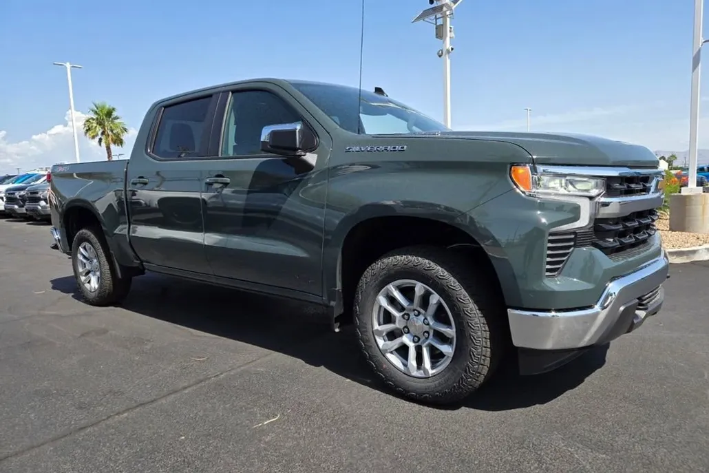 2025 Chevrolet Silverado 1500 LT photo 1