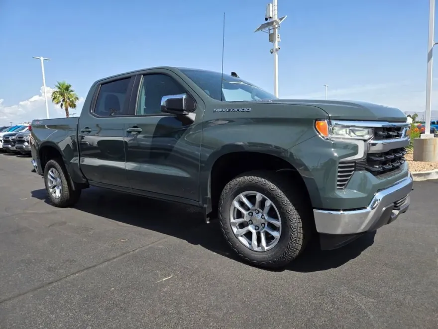 2025 Chevrolet Silverado 1500 LT photo 1