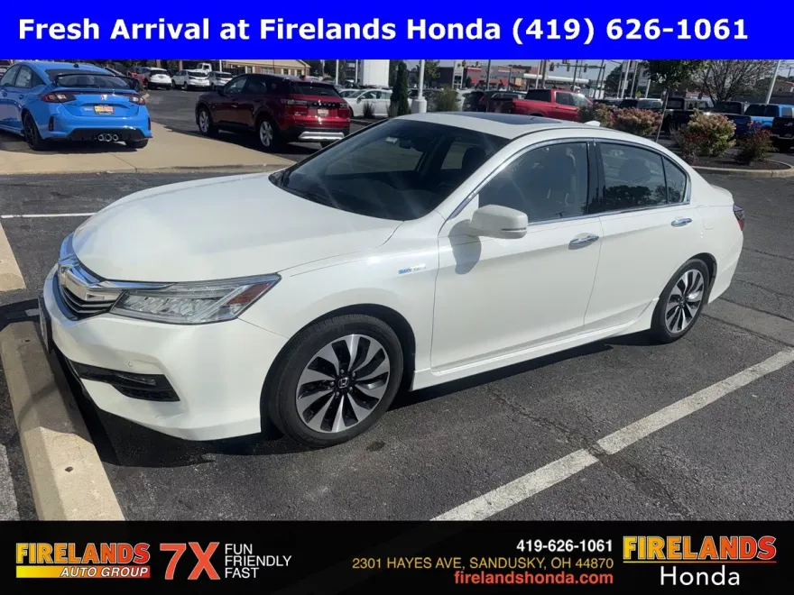 2017 Honda Accord Hybrid Touring photo 1