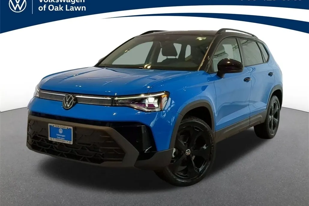 2025 Volkswagen Taos SE photo 1
