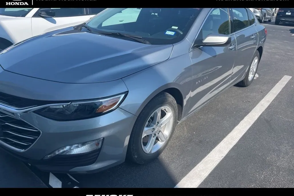 2024 Chevrolet Malibu 1LT photo 1