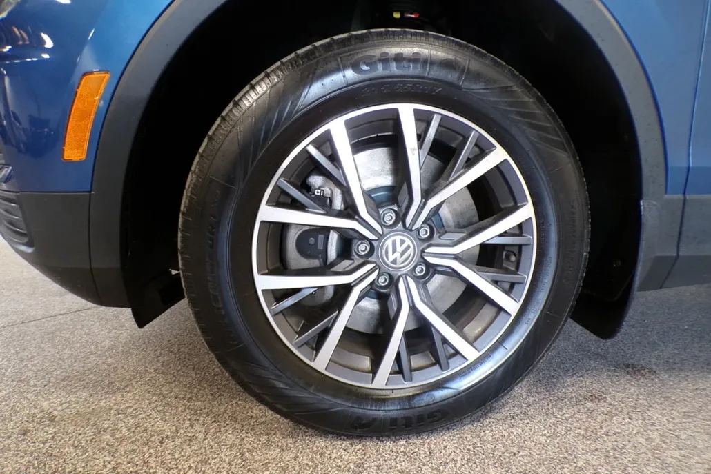 2020 Volkswagen Tiguan SE photo 1