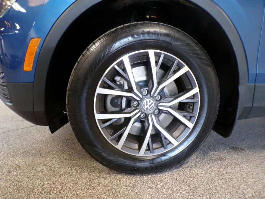 2020 Volkswagen Tiguan SE photo 1