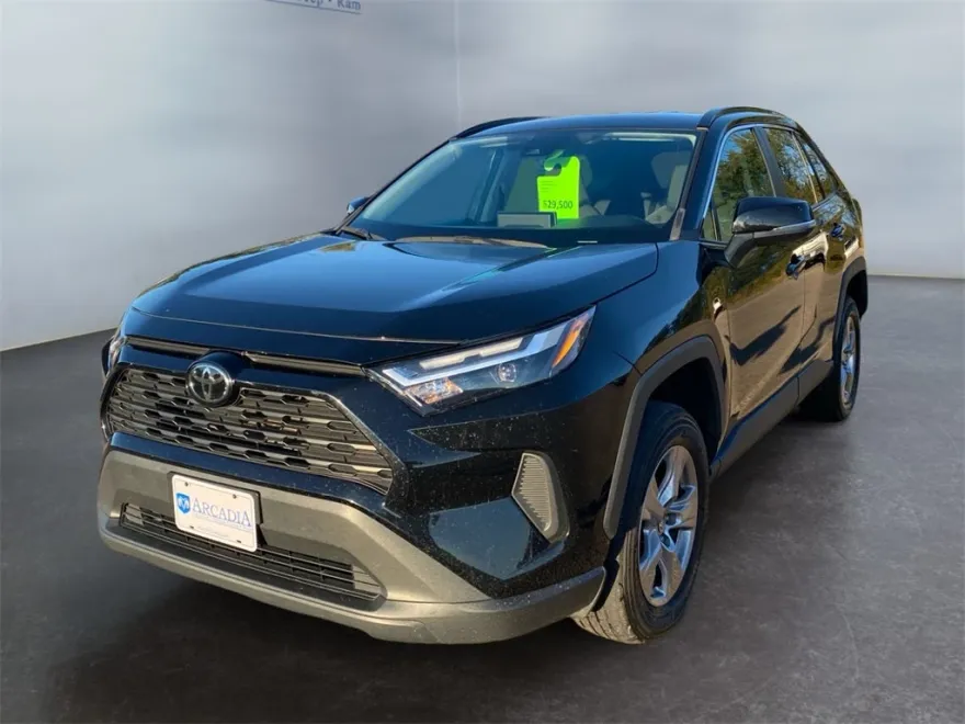 2023 Toyota RAV4 XLE photo 1