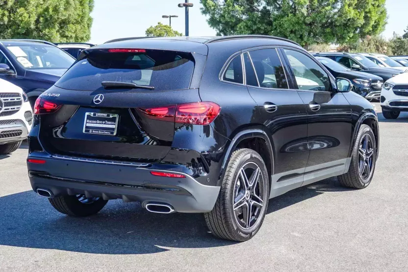 2026 Mercedes Benz GLA 250 photo 1
