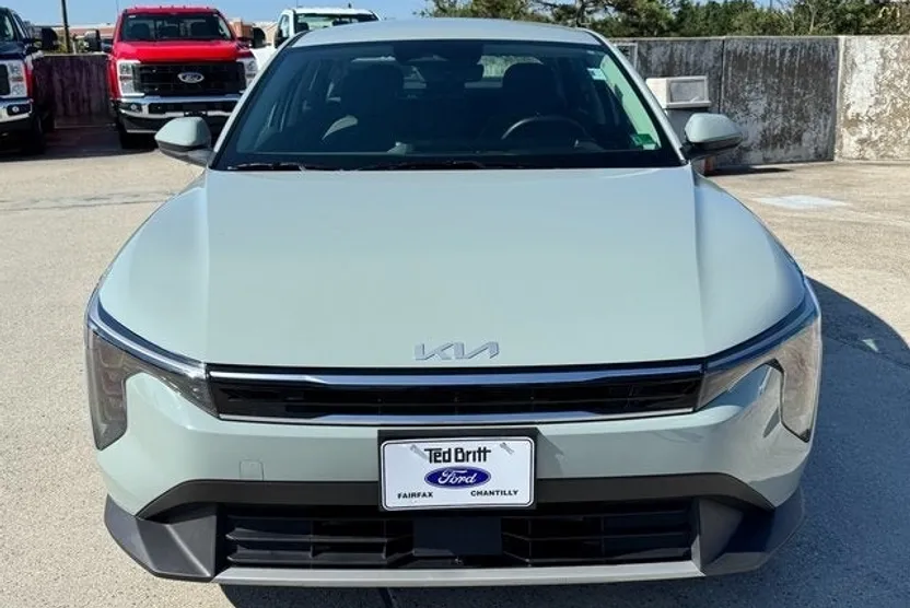 2025 Kia K4 EX photo 1