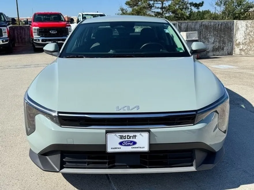 2025 Kia K4 EX photo 1