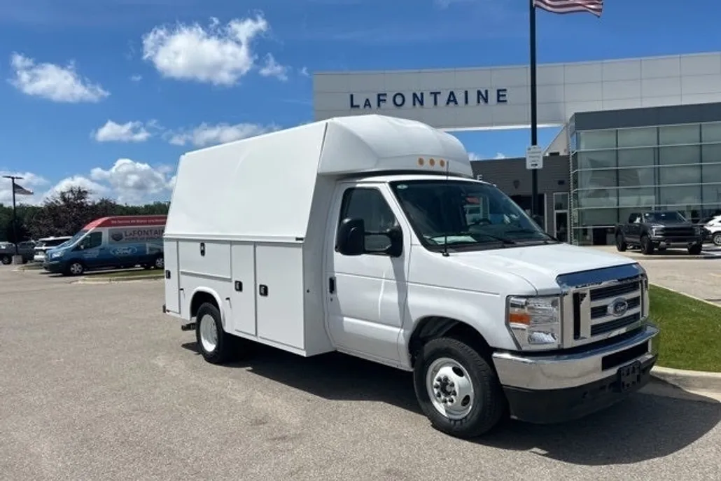 2025 Ford E-350 photo 1