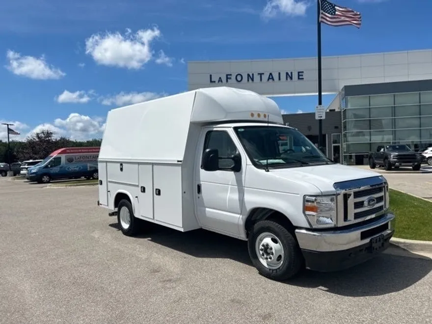 2025 Ford E-350 photo 1