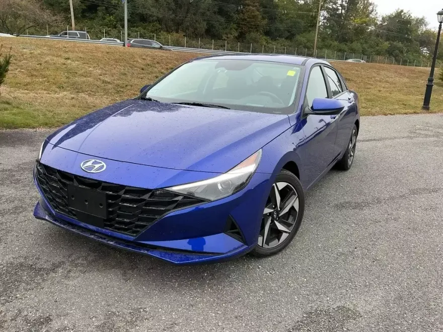 2023 Hyundai Elantra SEL photo 1