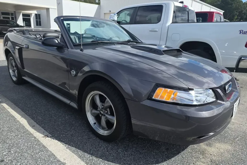2004 Ford Mustang GT Deluxe photo 1
